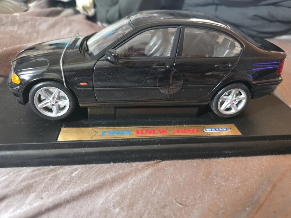 Bmw 328i 1998 welly 1:18 collection die-cast black rare new in box